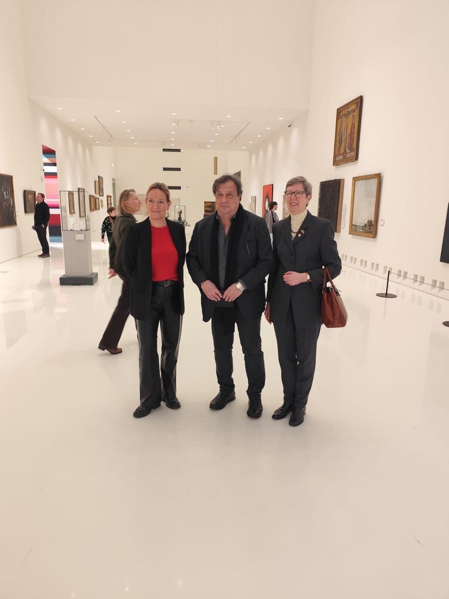 EmbEspBelgica's tweet photo. El pasado viernes, el Embajador Rodríguez Coso se reunió con representantes del @PortofAntBruges, del @RBSAntwerp y del Museo Real de Bellas Artes de Amberes, @KMSKA , para abordar los vínculos que mantienen estas instituciones con los sectores económicos y culturales de España. https://t.co/mzvUdMWW1T
