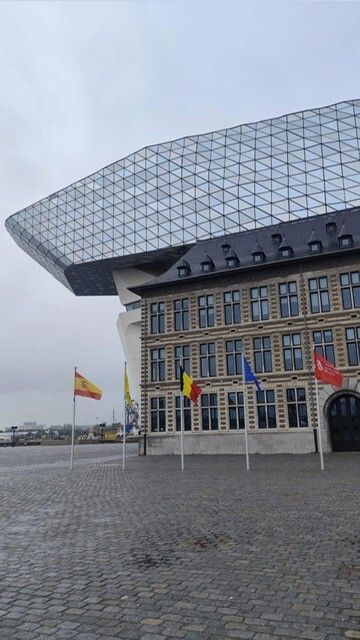 EmbEspBelgica's tweet photo. El pasado viernes, el Embajador Rodríguez Coso se reunió con representantes del @PortofAntBruges, del @RBSAntwerp y del Museo Real de Bellas Artes de Amberes, @KMSKA , para abordar los vínculos que mantienen estas instituciones con los sectores económicos y culturales de España. https://t.co/mzvUdMWW1T