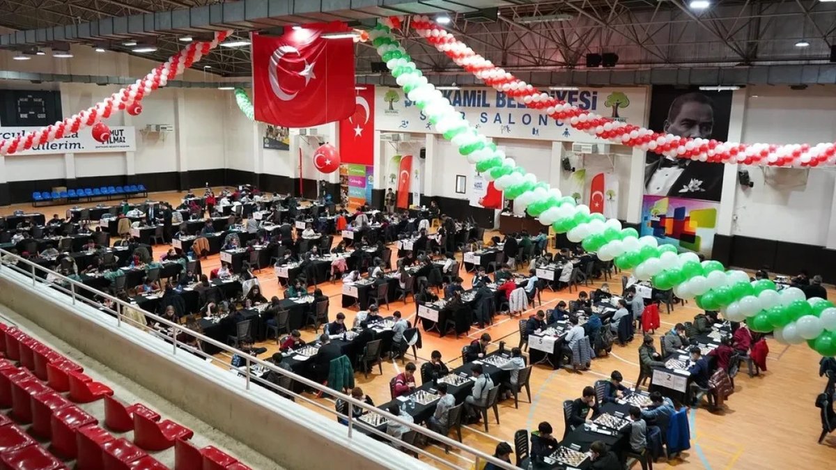 sondakikamcomtr's tweet photo. Gaziantep'te 2025-2026 #eğitim-öğretim yılı okul sporları satranç turnuvası başladı https://t.co/spIv126xKL https://t.co/JbVaajPhiB