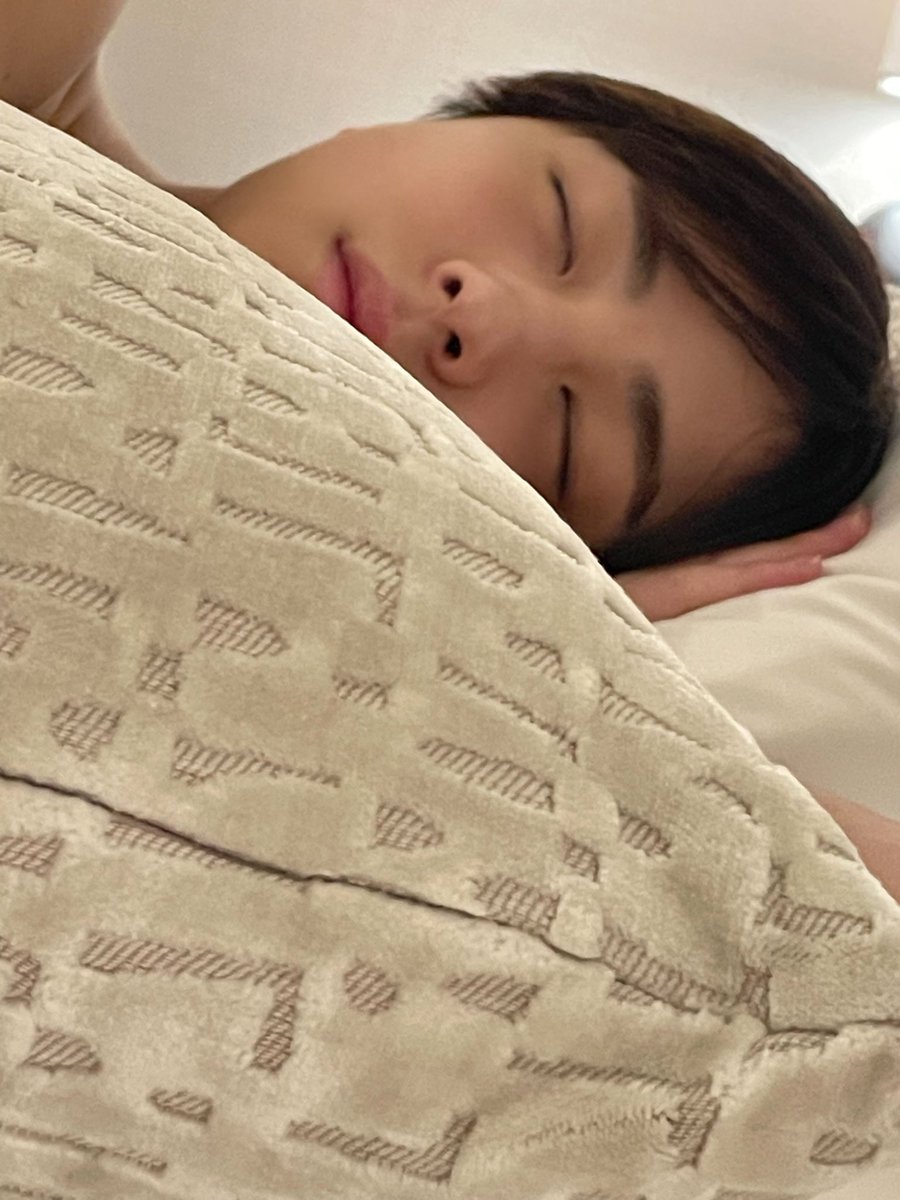 ym가 tk와의 사랑을 과시하는 방법...은 이런 식임