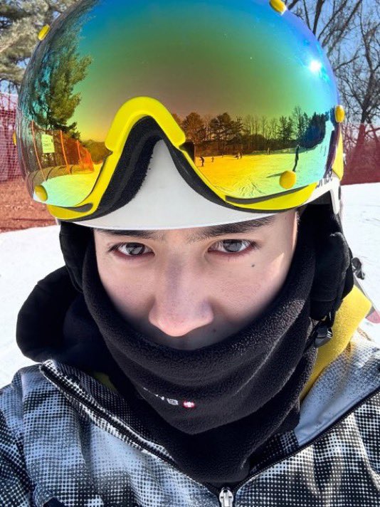 os olhos de jabuticaba, o narizao, as bochechas vermelhinhas pelo frio, as pintinhas 😞😞😞😞😞