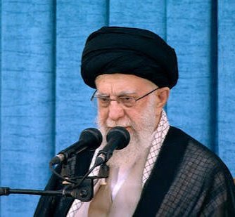 hajarm2689's tweet photo. انقلاب یک مجموعه‌ای از ستاره‌‌های درخشان آرمانی را بالای سر ما قرار داده و ما را به حرکت و پرواز و جهش به سمت این نقاط نورانی دعوت کرده است. ما هم امتحان کردیم و دیدیم که می توانیم پرواز کنیم و این پرواز ممکن است. ۱۳۸۸/۰۶/۱۴
#روز_یأس_دشمن
#روز_اتحاد https://t.co/AZ9JeKxhxX