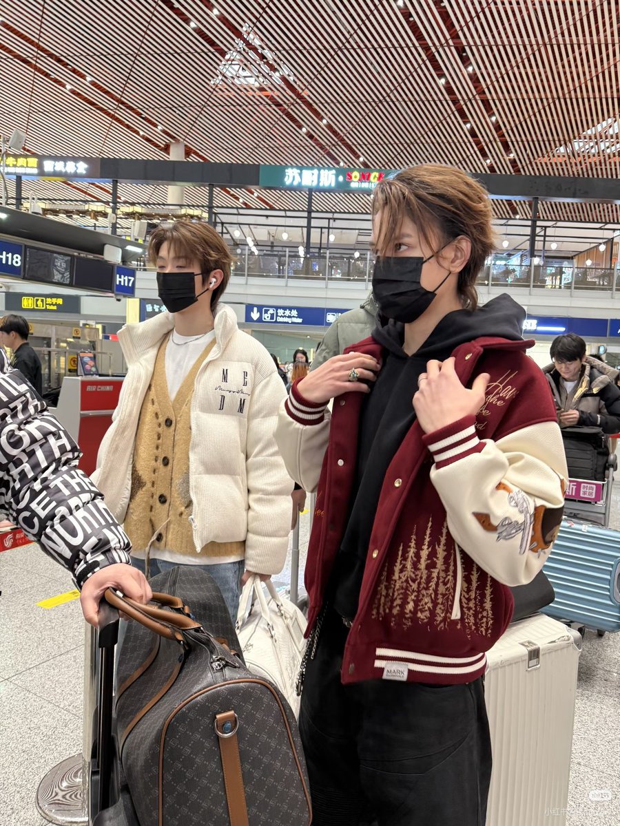 CEGACES's tweet image. 260210 PEK 🛫

Safe flight boys ❤️

#ChromosomeSeeds #SEEDS #Mystic #XuYisheng #ChenKaiwen