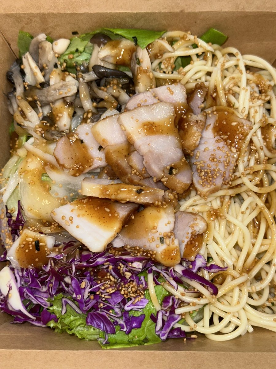 입닫고먹기 tweet media