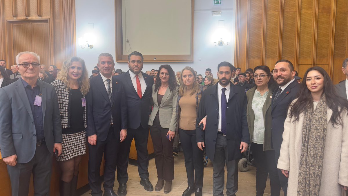 semradincerchp's tweet photo. TBMM CHP Grup Toplantısı'nda Genel Başkanımız Özgür Özel'in sunuşlarını takip ediyoruz. https://t.co/apeS21ahnK
