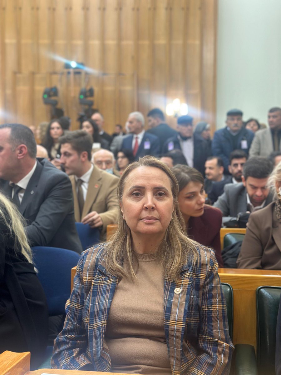 semradincerchp's tweet photo. TBMM CHP Grup Toplantısı'nda Genel Başkanımız Özgür Özel'in sunuşlarını takip ediyoruz. https://t.co/apeS21ahnK