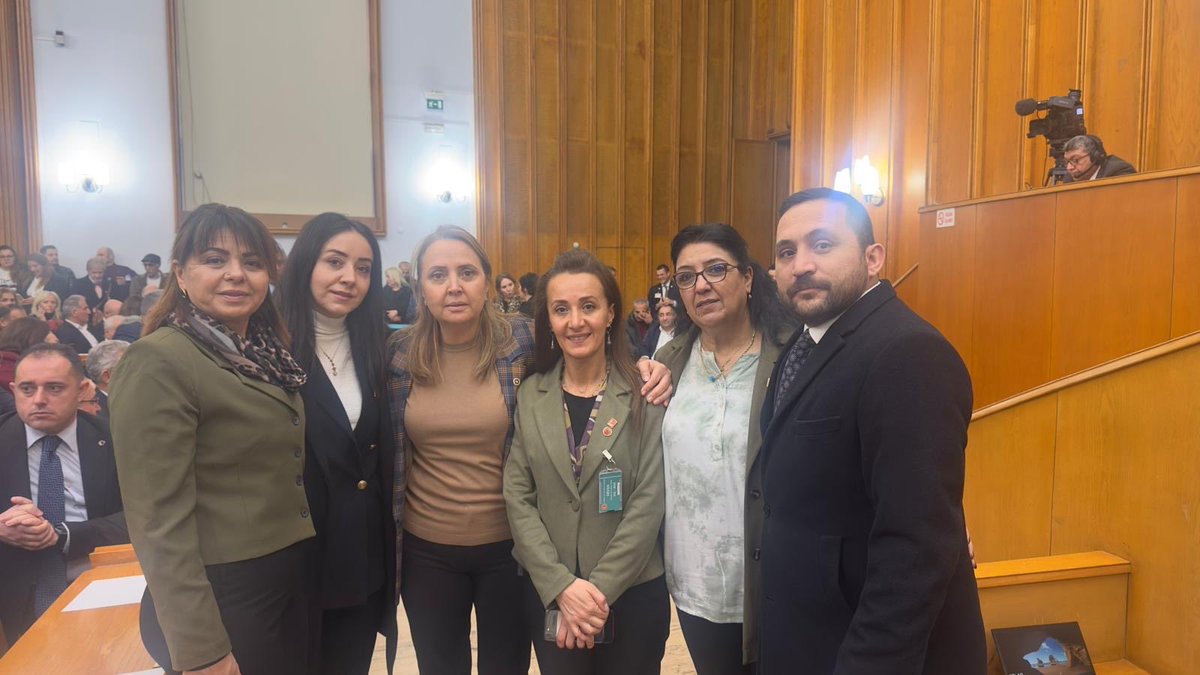 semradincerchp's tweet photo. TBMM CHP Grup Toplantısı'nda Genel Başkanımız Özgür Özel'in sunuşlarını takip ediyoruz. https://t.co/apeS21ahnK