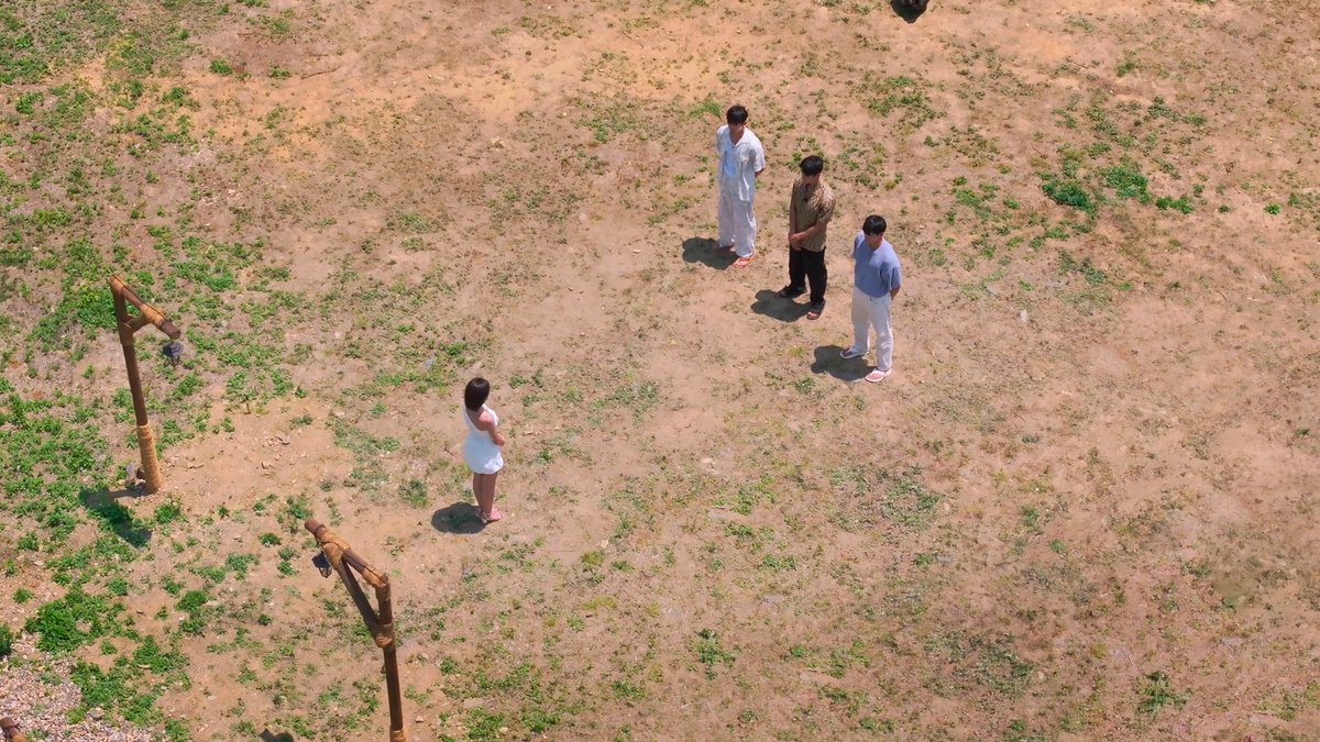 see? s5 also had it girl with her 3 puppies, yet the screentime wasnt always theirs. u could do even better than that, but anw ty, netflix, u really heard a lot of our complaints and fixed it. u delivered the best season after listening to us. let's keep this up #singlesinferno5