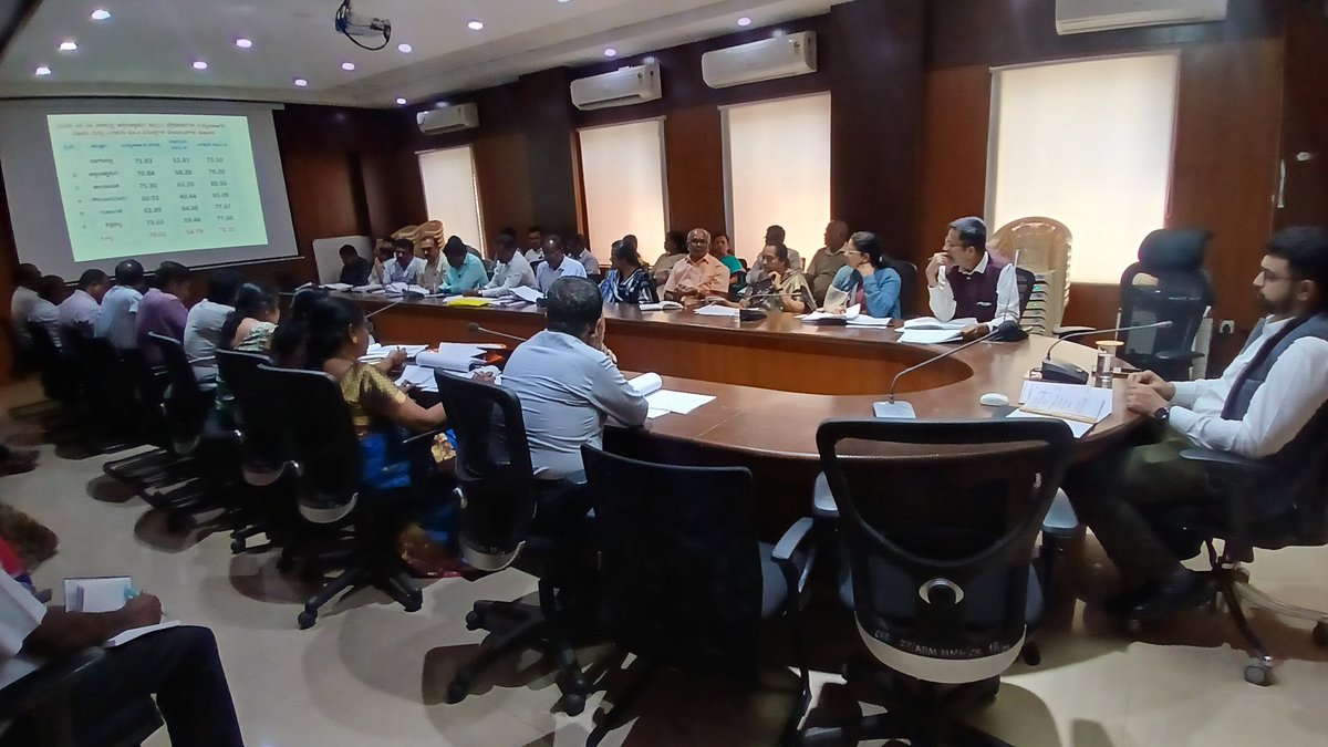 ಇಂದು ಶ್ರೀ ಡಾ//ನವೀನ್ ಭಟ್Y IAS, ಮಾನ್ಯCEO,ZPರವರ ಅಧ್ಯಕ್ಷತೆಯಲ್ಲಿ  ZP ಸಭಾಂಗಣದಲ್ಲಿ ಜಿಲ್ಲೆಯ ಎಲ್ಲಾ ಸರ್ಕಾರಿ ಅನುಧಾನಿತ ಪ್ರೌಢಶಾಲೆ ಮುಖ್ಯೋಪಧ್ಯಾಯ,ಪ್ರಾಂಶುಪಾಲರಿಗೆSSLCಫಲಿತಾಂಶ ಹೆಚ್ಚಳ ಸಂಬಂದಿಸಿ ಸಭೆ ಮಾಡಲಾಯಿತು.SSLCಫಲಿತಾಂಶ ಕಡಿಮೆ ಬರುವ ಸರ್ಕಾರಿ ಶಾಲೆಗಳ ವಿರುದ್ಧ ಕ್ರಮ&amp;ಖಾಸಗಿ ಶಾಲೆ ಮಾನ್ಯತೆ ರದ್ದು ಮಾಡಲು ಸೂಚಿಸಿದರು.