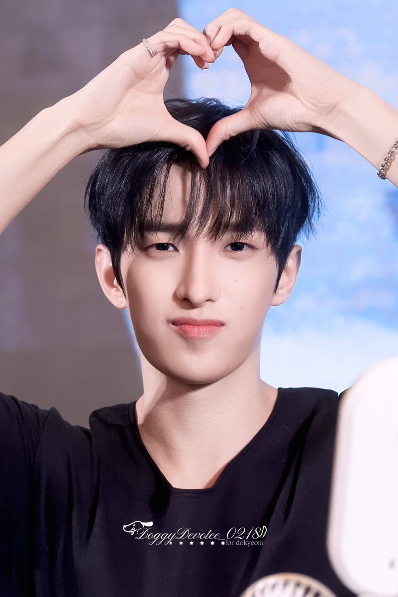 260208
yzy shanghai

#도겸 #이석민 
#ドギョム #DOKYEOM 
#세븐틴 #SEVENTEEN
<a href="/pledis_17/">세븐틴(SEVENTEEN)</a>