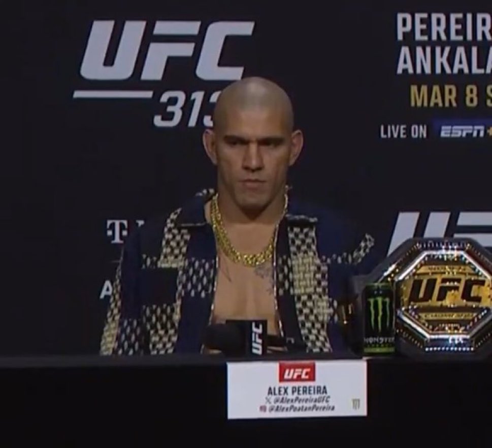 DovySimuMMA's tweet photo. having to watch max holloway or charles oliveira lose https://t.co/INUMGEzZSV