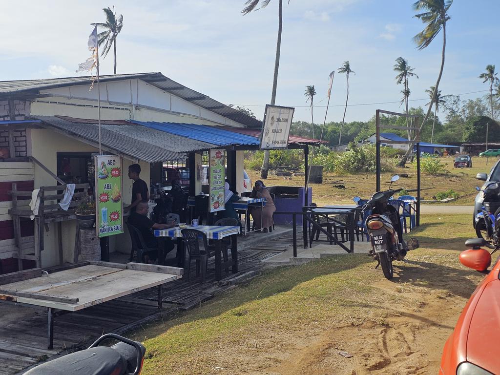 abiemok's tweet photo. Warung Kak Pah https://t.co/k7mRUx9MTi