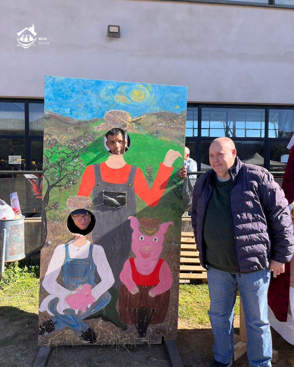 ruscgirona_llar's tweet image. Diumenge vam anar a la Fira del Porc de Canet d’Adri.
Vam estar fent una volta tranquil·la, tastant productes i gaudint del sol i del bon ambient que s’hi respirava ☀️😊

#elrusc #llar #llarresidencia #llarresidenciagirona #vidacomunitaria #inserció #inclusió #ruscgirona