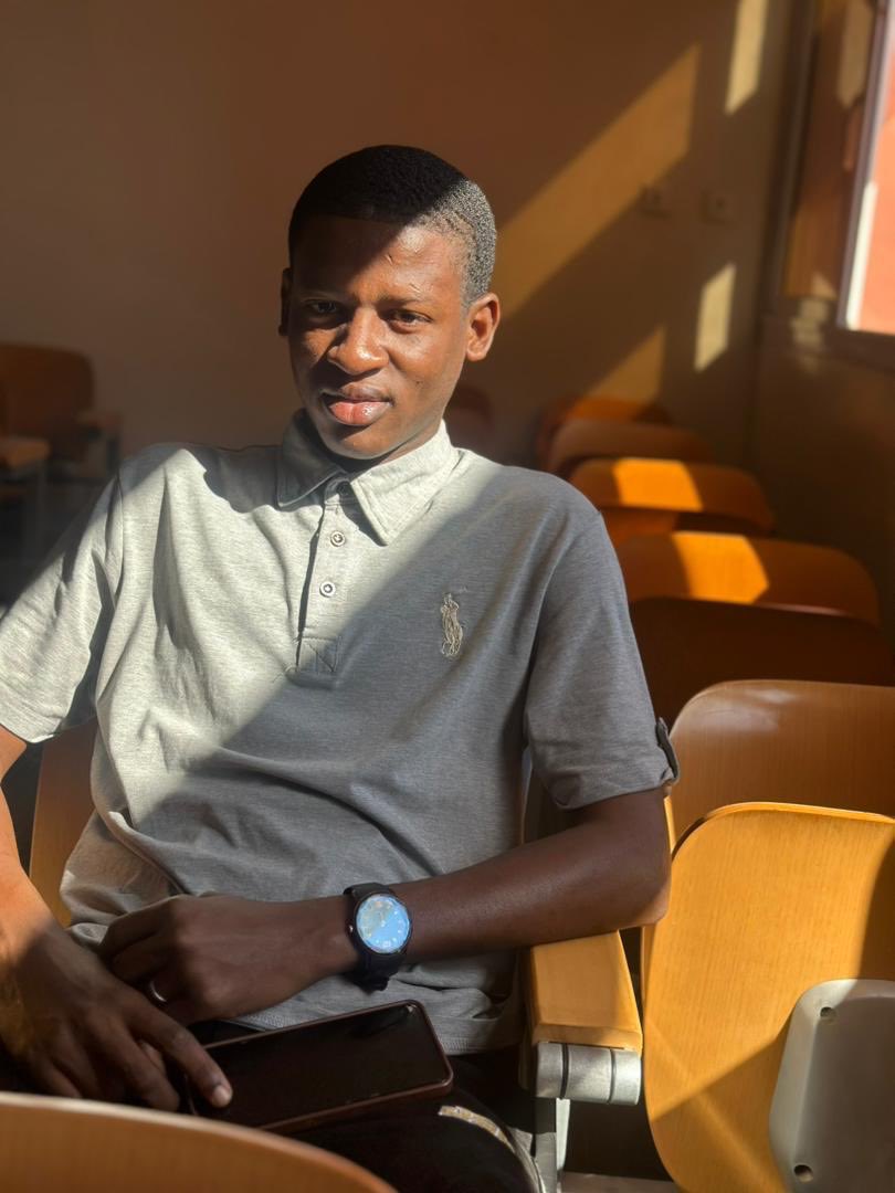 Qu’Allah t’offre le paradis et apaise le cœur de tes parents 🙏🏼
À l’État du Sénégal d’ouvrir les voies d’un apaisement sincère et définitif. Nous ne pouvons plus nous permettre de perdre des étudiants parce qu’ils réclamaient leurs bourses.