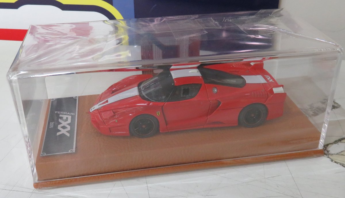 買取品】 ・ルックスマート 1/43 フェラーリ FXX 2005 イエロー