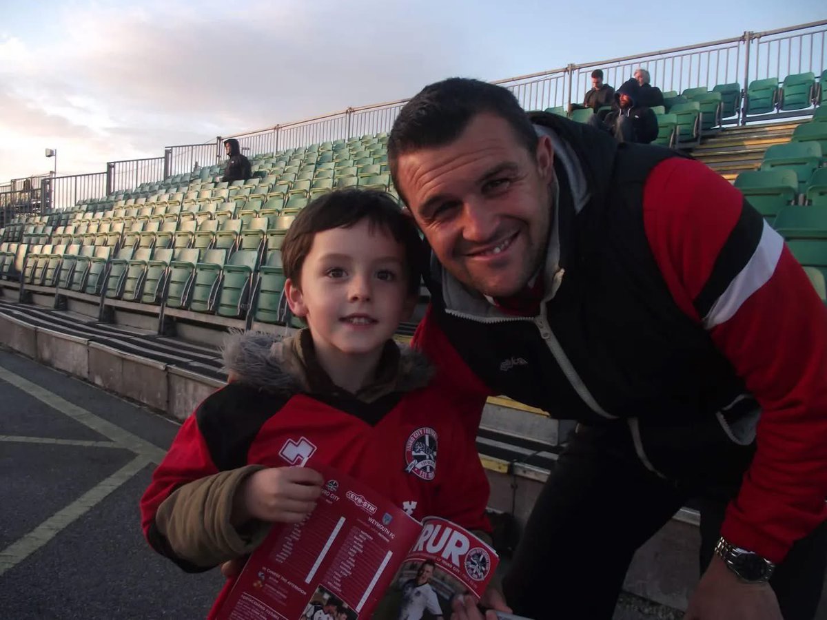 TCFCHistorian's tweet photo. Happy 46th birthday to @Steve2Tully 

Steve was caretaker manager in 2013-14 before becoming permanent manager in 2014-15 &amp; 2015-16. Tulls won the Southern League Premier play-offs in 2014-15.

During his time as TCFC boss he won 57 games, drew 22 &amp; lost 33 out of 112 games! ❤️🖤 https://t.co/00VQc59we9