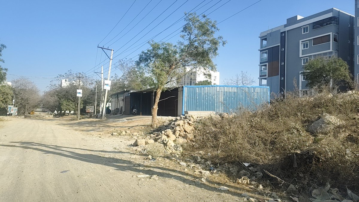 బౌరంపేట్ లహరి గ్రీన్ పార్క్ లో భారీ కమర్శియల్ షెడ్డు నిర్మాణం. మామూళ్ల మత్తులో స్థానిక టౌన్ ప్లానింగ్ అధికారులు? దుండిగల్ సర్కిల్ లో పర్మిషన్ లతో పనిలేదు... తిరుమల్ ఎంత చెబితే అంత... ఇక్కడ కమిషనర్ కూడా అతడి మాటలే వినాలంట 🥺🥺 <a href="/GHMCOnline/">GHMC</a> <a href="/Comm_HYDRAA/">HYDRAA</a> <a href="/CommissionrGHMC/">Commissioner GHMC</a> action pls.