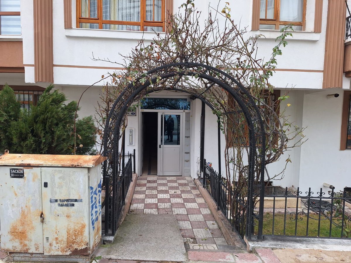 HaberDairesi's tweet photo. Aileyi katletmişti! Cezaevinden 11 günlüğüne izinli çıkmış... 
https://t.co/6arLAj4tYn https://t.co/WeG4YcgEZR