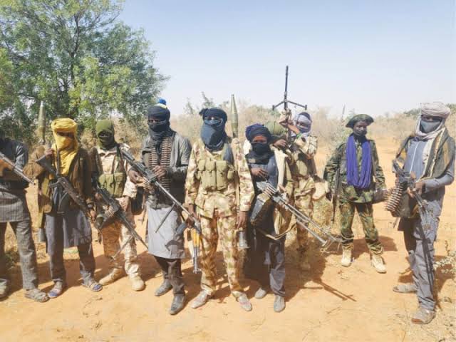 SKefason's tweet image. Yesterday at about midnight, Fulani terrorists attacked Kutaho and Kugir communities in Aribi Ward, Kagarko LGA of Kaduna state. They kidnapped 20 in Kutaho and 11 in Kugir all including women and children.

The terrorists also inflicted severe injuries on the chief of Kutaho who…