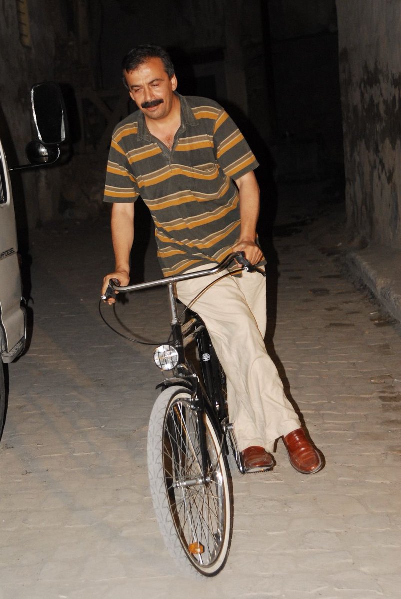 Merhaba dostlar, nasılsınız? Umarım iyisinizdir. Sizden bir ricam olacak. Vereceğim mail adresine babamla ilgili varsa bir anınızı veya söylemek istediklerinizi yazar mısınız? 

Belki sokakta karşılaşmışsınızdır, belki hayatınızda bir etkisi olmuştur, kim bilir? Mailinize adınızı