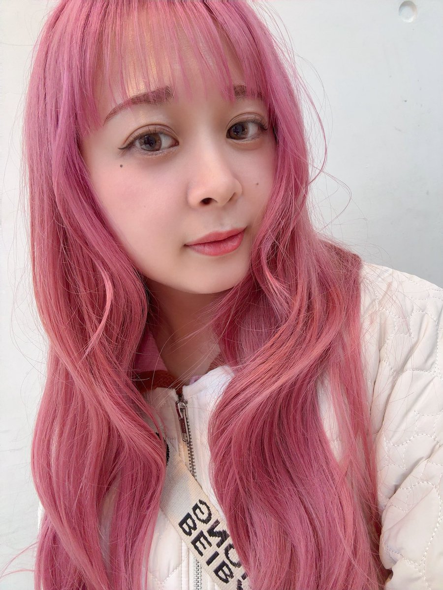 大切な日を控えているので
髪の毛メンテナンスへ

前頭ピンク🩷復活！

やっぱり落ち着く色やなぁ〜🤤