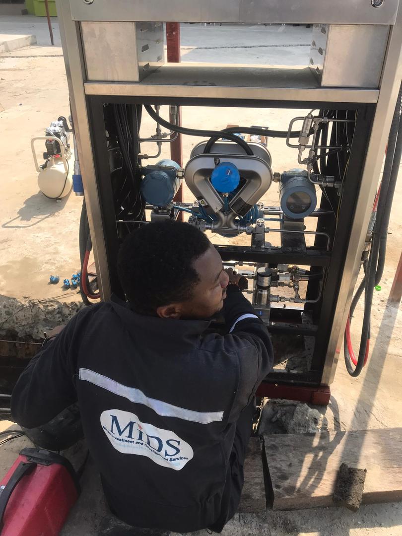 MidsGroup's tweet photo. Project completed ✅

CNG piping and double-nozzle dispenser installation at Nelly Val Oil &amp; Gas, Port Harcourt, led by PM Samuel Olowo.
OEM- Blue Sky Energy.

We’re available for similar CNG projects across Nigeria.
#CNG #GasInfrastructure #CleanEnergy https://t.co/Kg9qrguKEA
