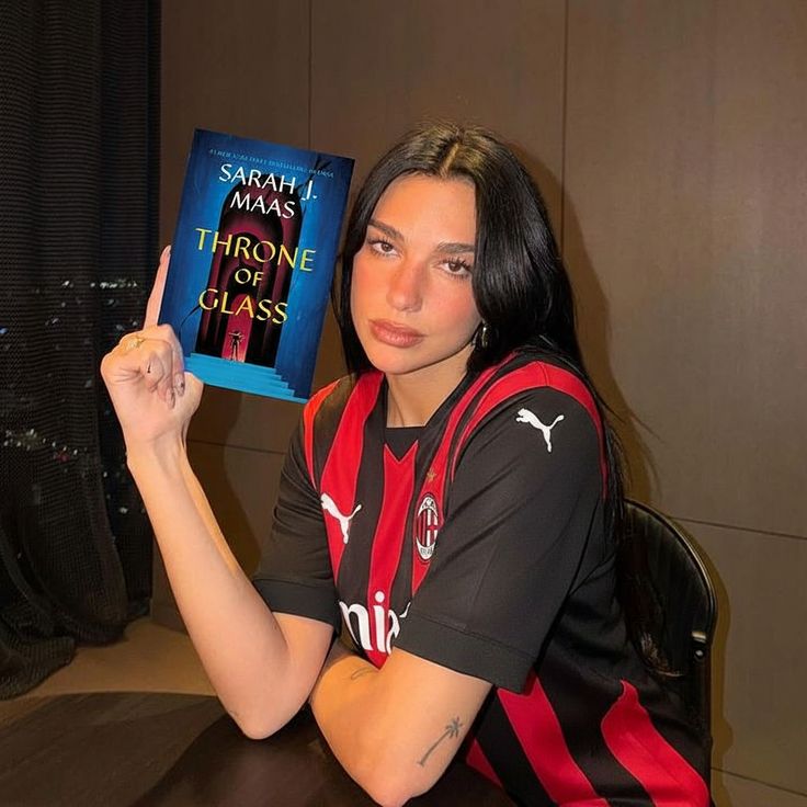ZeldaMilanista's tweet photo. Dua Lipa Milanista ❤️🖤 https://t.co/8pIFAH5k5c