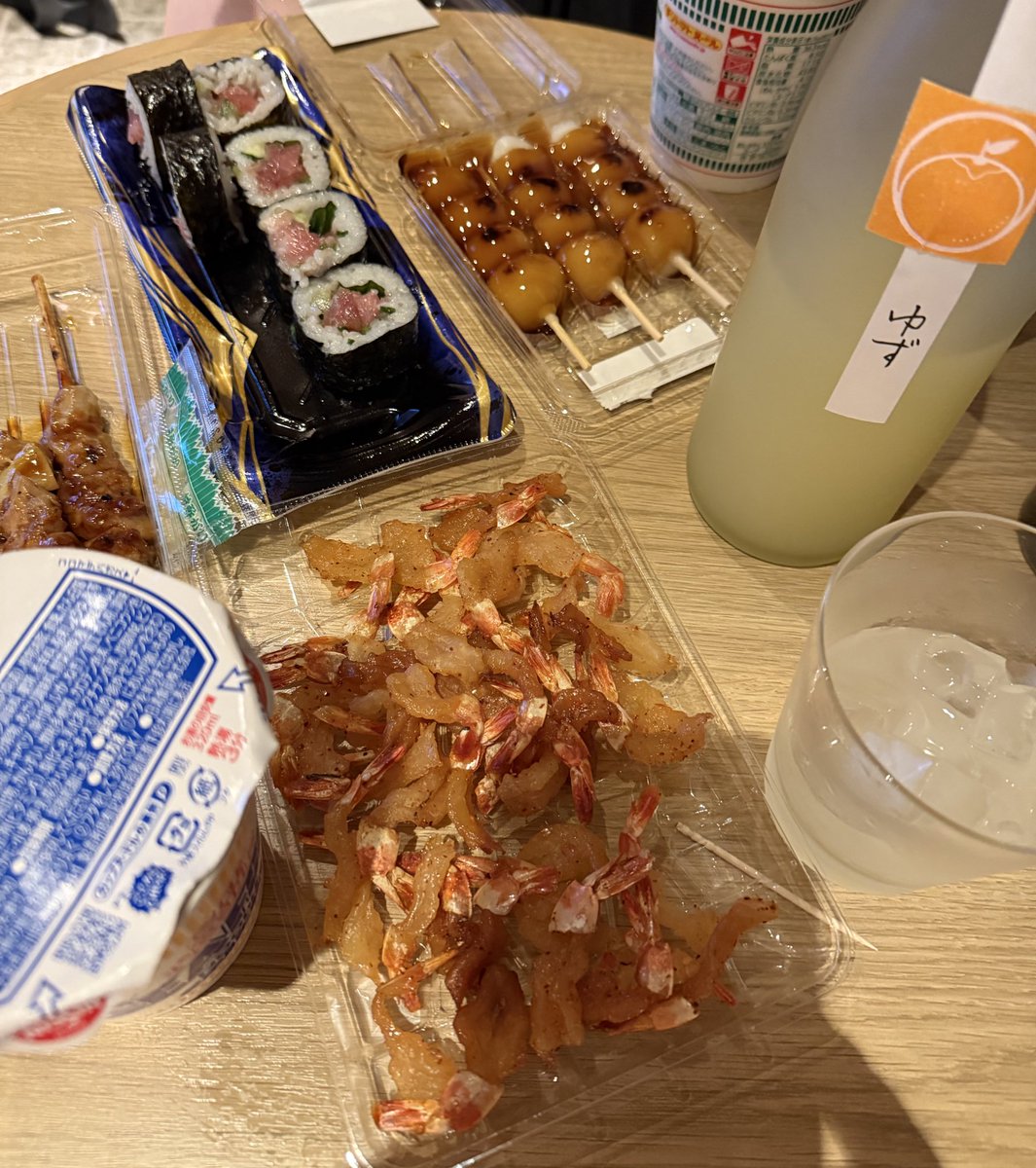 hera2257a's tweet image. 일본 갔을 때 제 최애 하이볼이랑
존맛탱 새우 발견…🦐💥
진짜 강츄합니다

돈키호테 가시면 꼭 사 오셔서 맛보세요!
하이볼은 일본인들도 편의점에서
한 손에 하나씩 들고 가더라고요 👀
이유 있음. 진짜 있음. 🍺✨