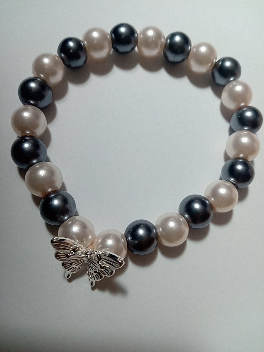 蝶とパールのブレスレット

サイズ16cm