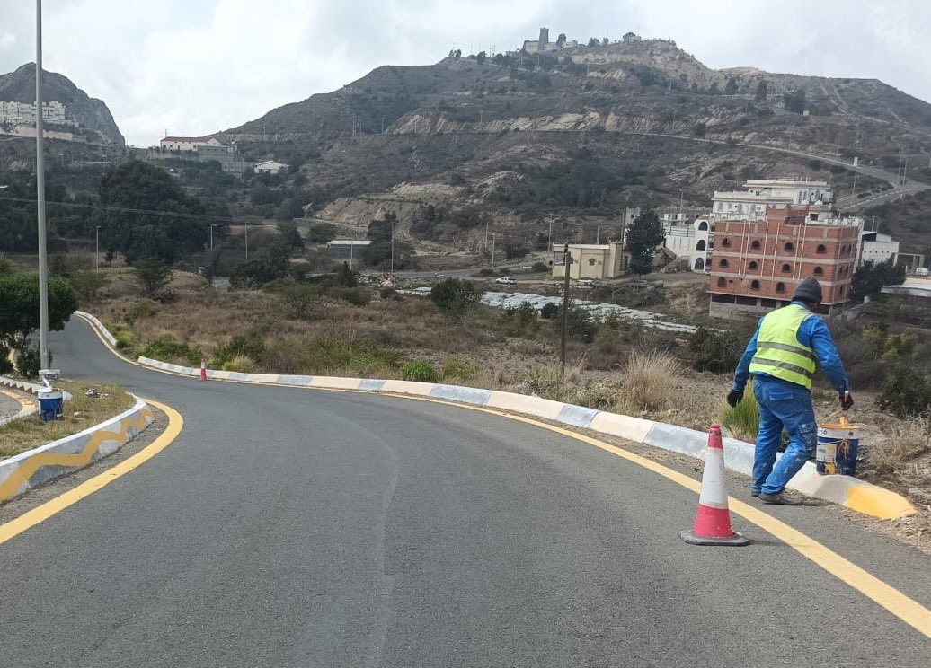 استمرار أعمال دهان البردورات وذلك
ضمن جهود البلدية لتحسين المشهد الحضري ورفع مستوى السلامة المرورية وتعزيز المظهر العام للطرق.
#بلدية_محافظة_المندق 
#أمانة_منطقة_الباحة
