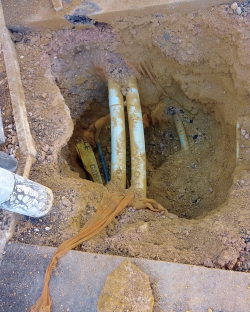 uk_cse's tweet photo. Chilly morning in Hetfordshire🥶 safely exposing electric mains for streetlights today! 

📞 0118 332 0002
#CSEExcavation #ElectricWorks https://t.co/geO1qcCGPb
