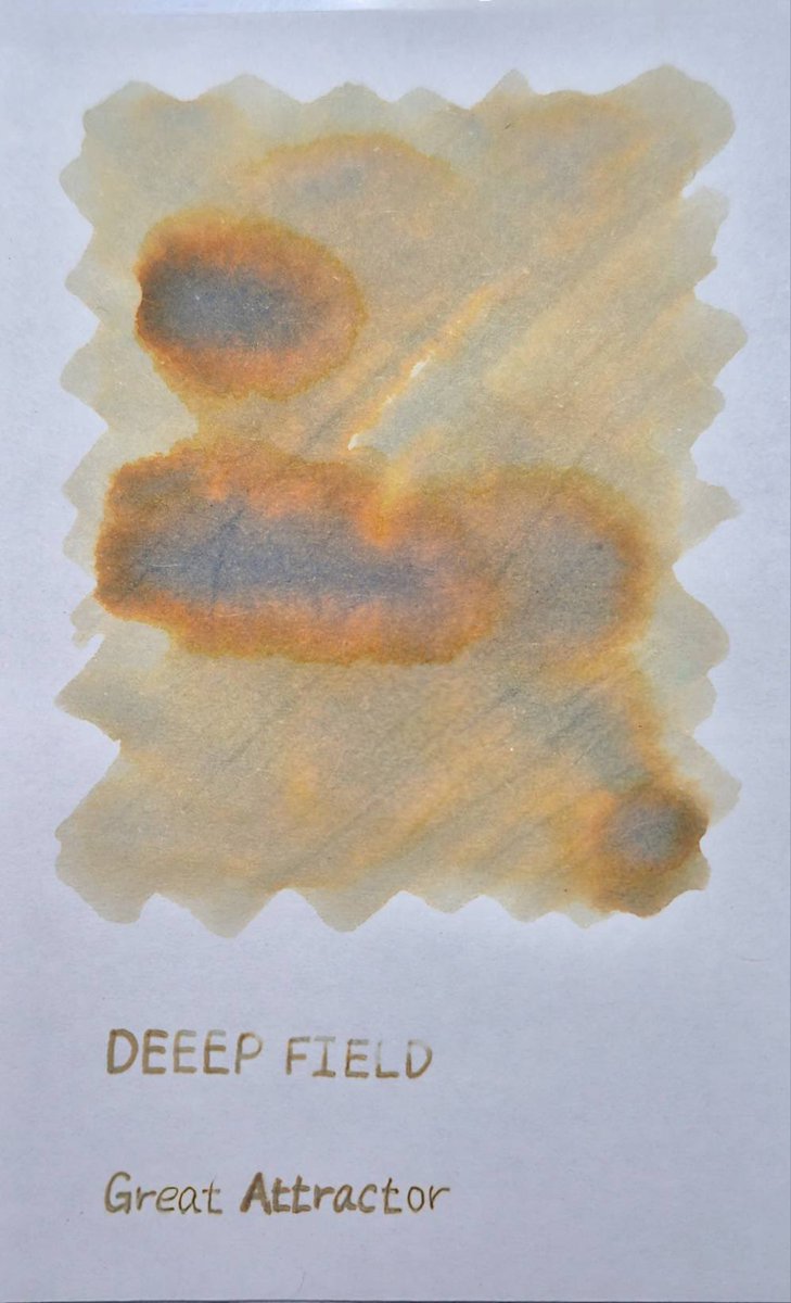 新色のお知らせ

DEEEP FIELD
Great Attractor

DEEEP FIELDラインから対になるもう1色

多くの銀河団が引き寄せられるように見える重力的な中心の領域をモチーフに、様々な色が現れる構成にしています
本色は黄色ベース

明日から開催の三越文具祭り2026にて先行発売

#TonoandLims
#インク沼