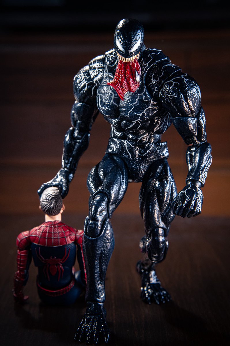 ssssss_____2's tweet photo. MAFEX VENOM
vs SPIDER-MAN https://t.co/TjX3aW7I85