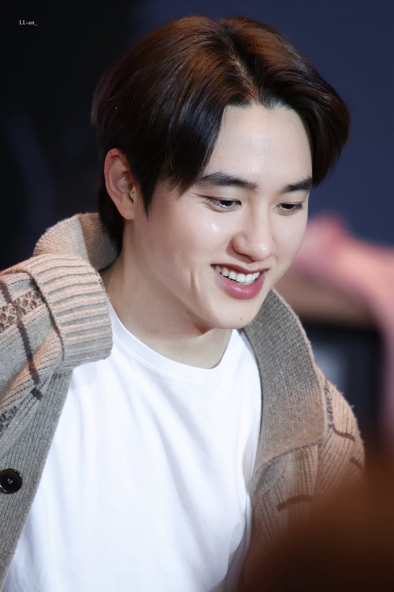 Your skin is so beautiful and radiant. Your smile is also really bright; you energize everyone around you, Kyungsoo. You have a healthy appearance. I love your voice, your heart, and your smile the most, but you really do look healthy and good. 💕

<a href="/DOHKYUNGSOO_X/">도경수(DOH KYUNG SOO) OFFICIAL</a>