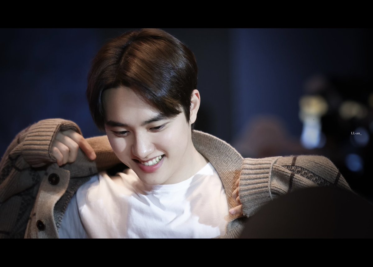 fatma_ksoo's tweet photo. Your skin is so beautiful and radiant. Your smile is also really bright; you energize everyone around you, Kyungsoo. You have a healthy appearance. I love your voice, your heart, and your smile the most, but you really do look healthy and good. 💕

@DOHKYUNGSOO_X https://t.co/AUsioQwE4C