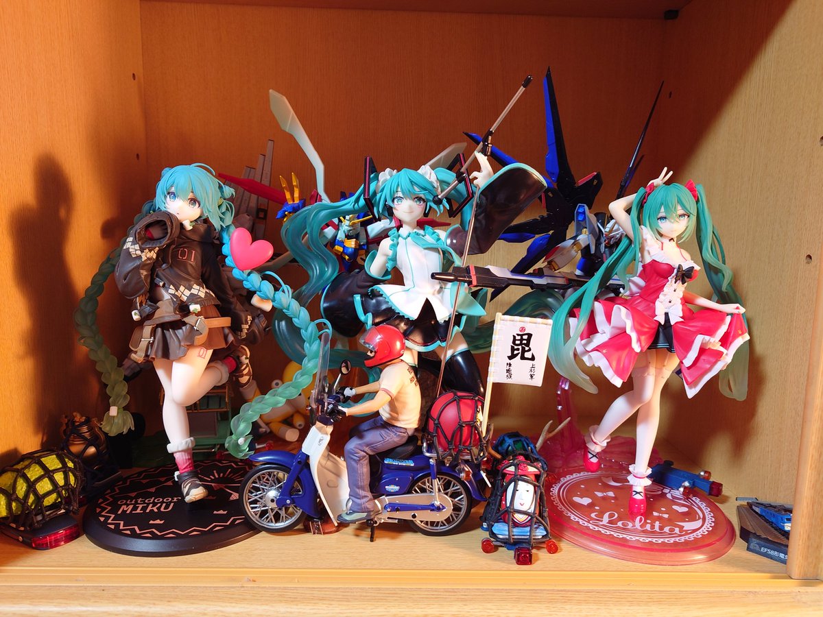 プライズミクさんを棚に追加しました(^_^) とてもかわゆいのですが