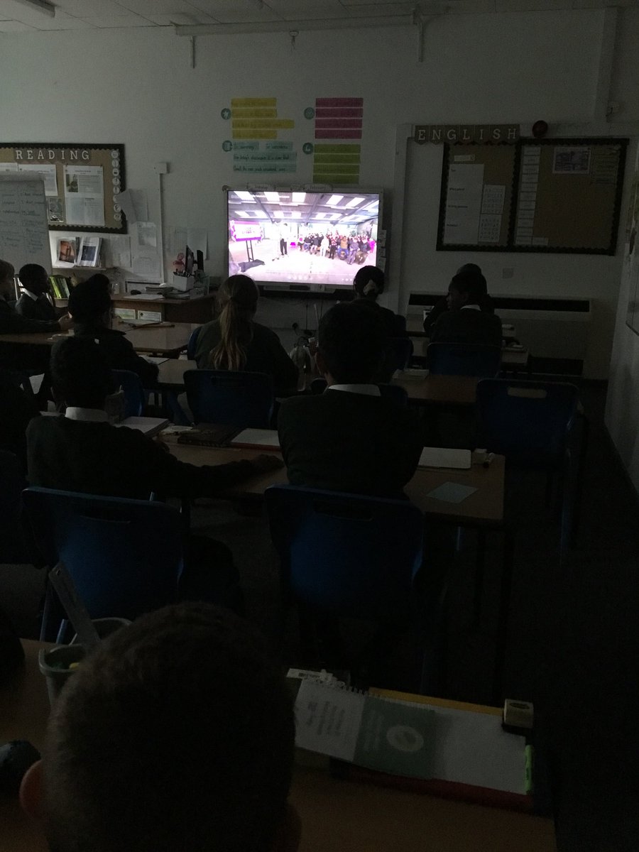 BentleyWestWS2's tweet photo. Year 6 are engrossed in their live lesson all about AI. This week is easterly week with the focus on AI. #BWcomputing https://t.co/0YYbb70PV3