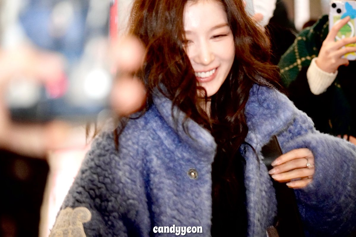 260208 GMP

So charmimg…🥺💞

#TWICE #트와이스 #SANA #サナ #사나