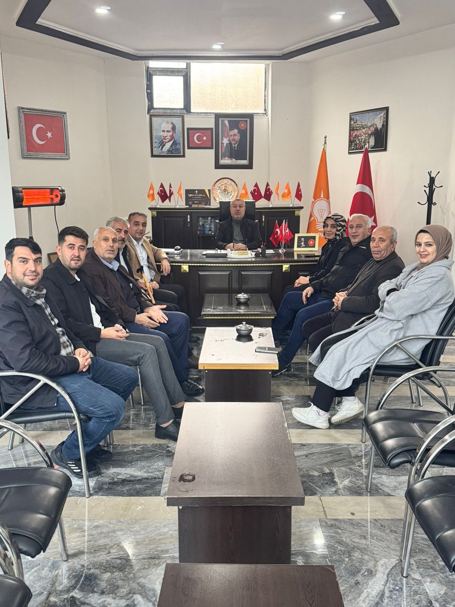 Haftalık ilçe Yönetim kurulu toplantısı.Hayırlara vesile olmasını temenni ediyorum