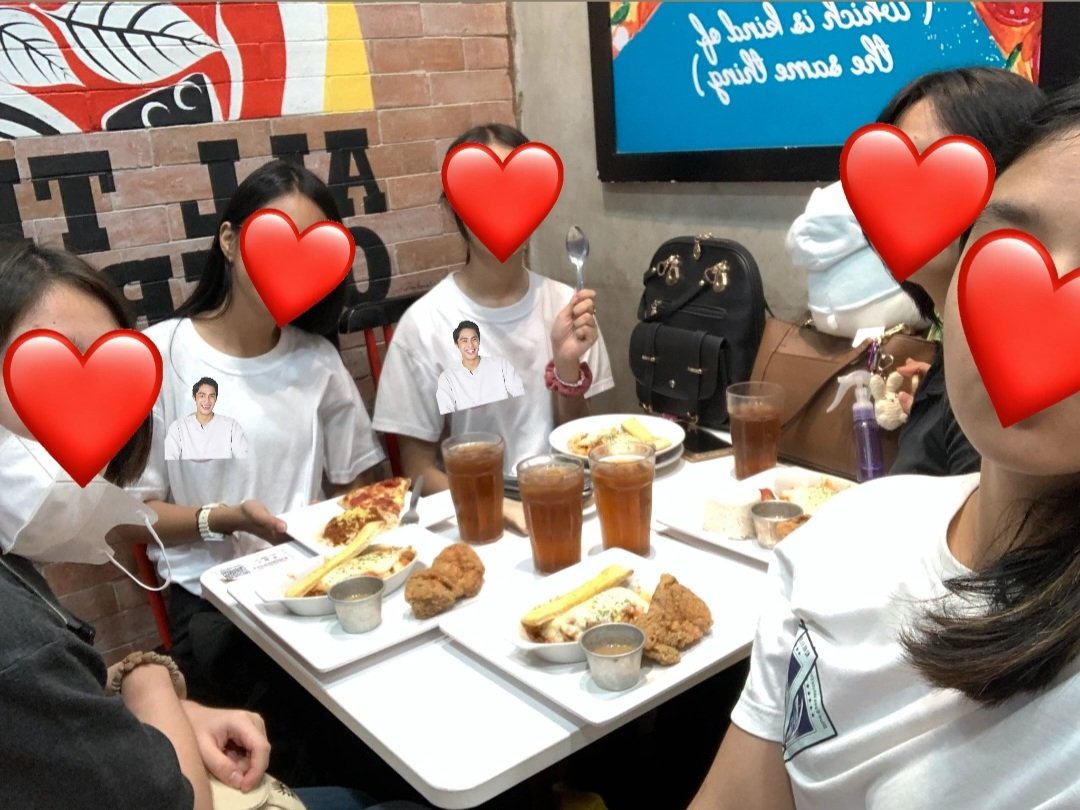 Donny Tunes hosts together with Mowm <a href="/doughnatoow/">𝑻𝒊𝒏𝒆 𝑺𝒂𝒂𝒗𝒆𝒅𝒓𝒂 • #TayoSaWakas</a> celebrated Donny’s birthday over lunch earlier. Grateful for the time, the moments, and the shared celebration.

Happiest birthday, <a href="/donnypangilinan/">Donny</a>! 💛🎵

DONNY PRIME ERA

#DONNYAtTwentyEight
#DonnyPangilinan
