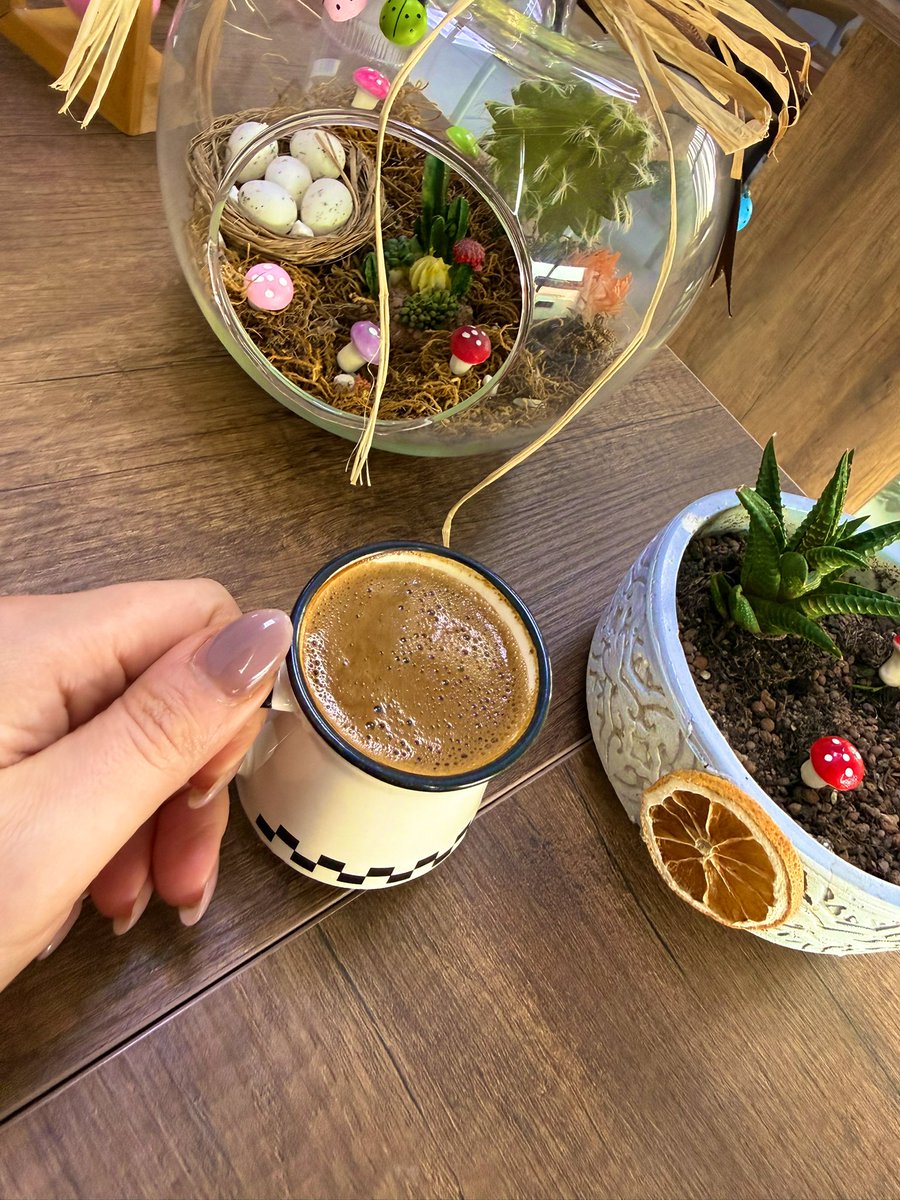 Suratım, ağzımdan önce spoiler verdiği için politik olamıyorum. 

#salı