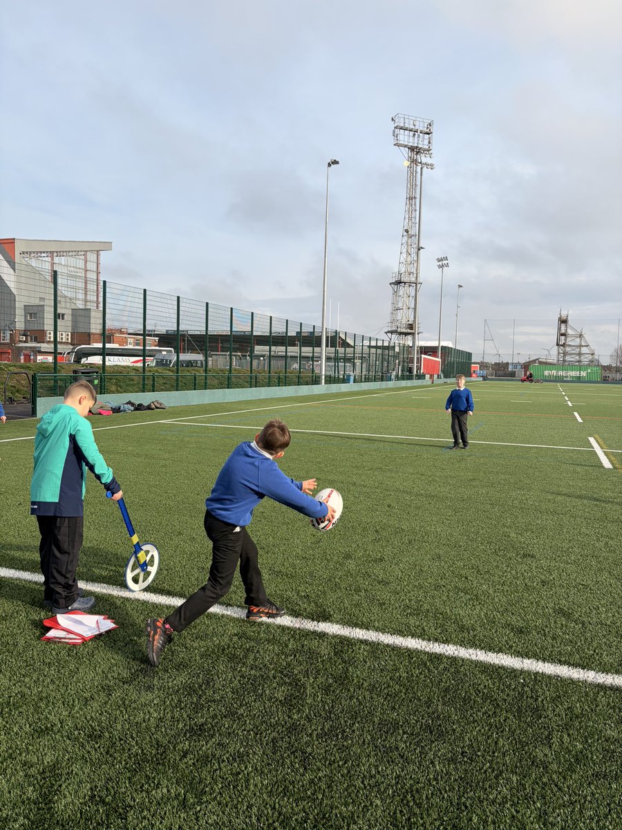 RunWithItHull tweet media