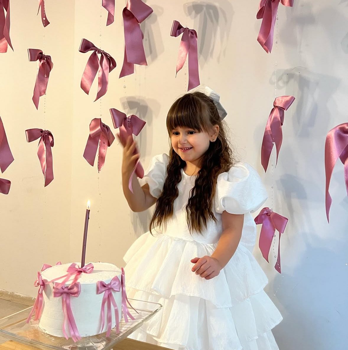 "çocuk öldü" demek bu kadar kolay geliyor madem...
"benim evladım öldü" demeyi denesene !!!!

6 yaşında bir kız çocuğu ihmaller sonucu servis aracının altında kalıp can verdi...! 
bir kere daha adalet diye bağırmak zorundayız ne acı...
#ElaİcinAdalet 
#Kocaelihaber