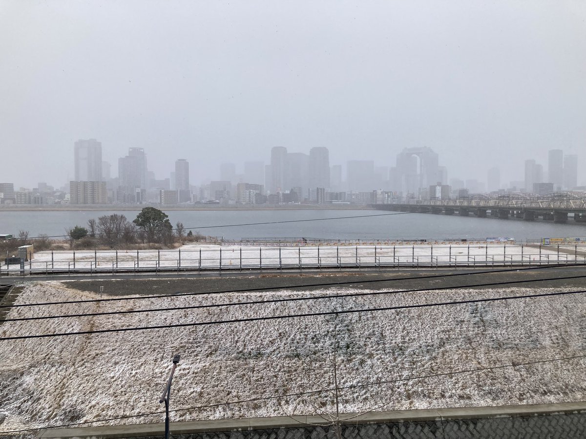 sivaslinga's tweet photo. 2026年2月13日(金)は十三市⛩️🏮
十三にもうっすら雪が積もり連日寒い日が続いていますがそんな時には十三市にてとびきりホットなチャイはいかがですか？
チャイショップ シヴァズリンガも出店致しますので皆様ガッタのご来市ご来店お待ちしております👳🏾‍♂️🙏🏽

#十三市
#sivaslinga #chai
#タートル松本 https://t.co/XltxFHXAyV