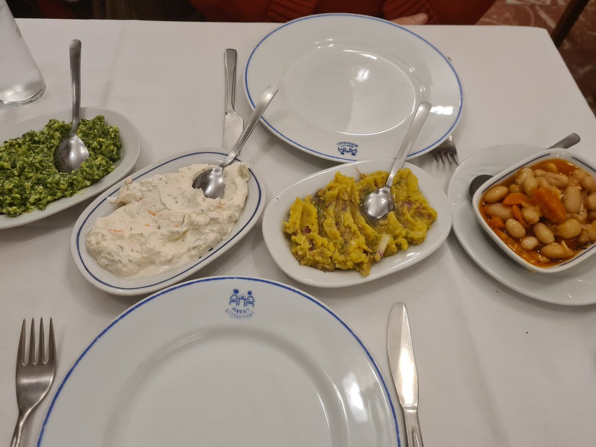 Bostancı Hatay Restoran 1967 nezih bir meyhane. 
Mezeler ortalama üstü. Etler gayet lezzetli. 
Modern meyhane saçmalığından uzak rahatça muhabbet edebileceğiniz kaliteli bir mekan