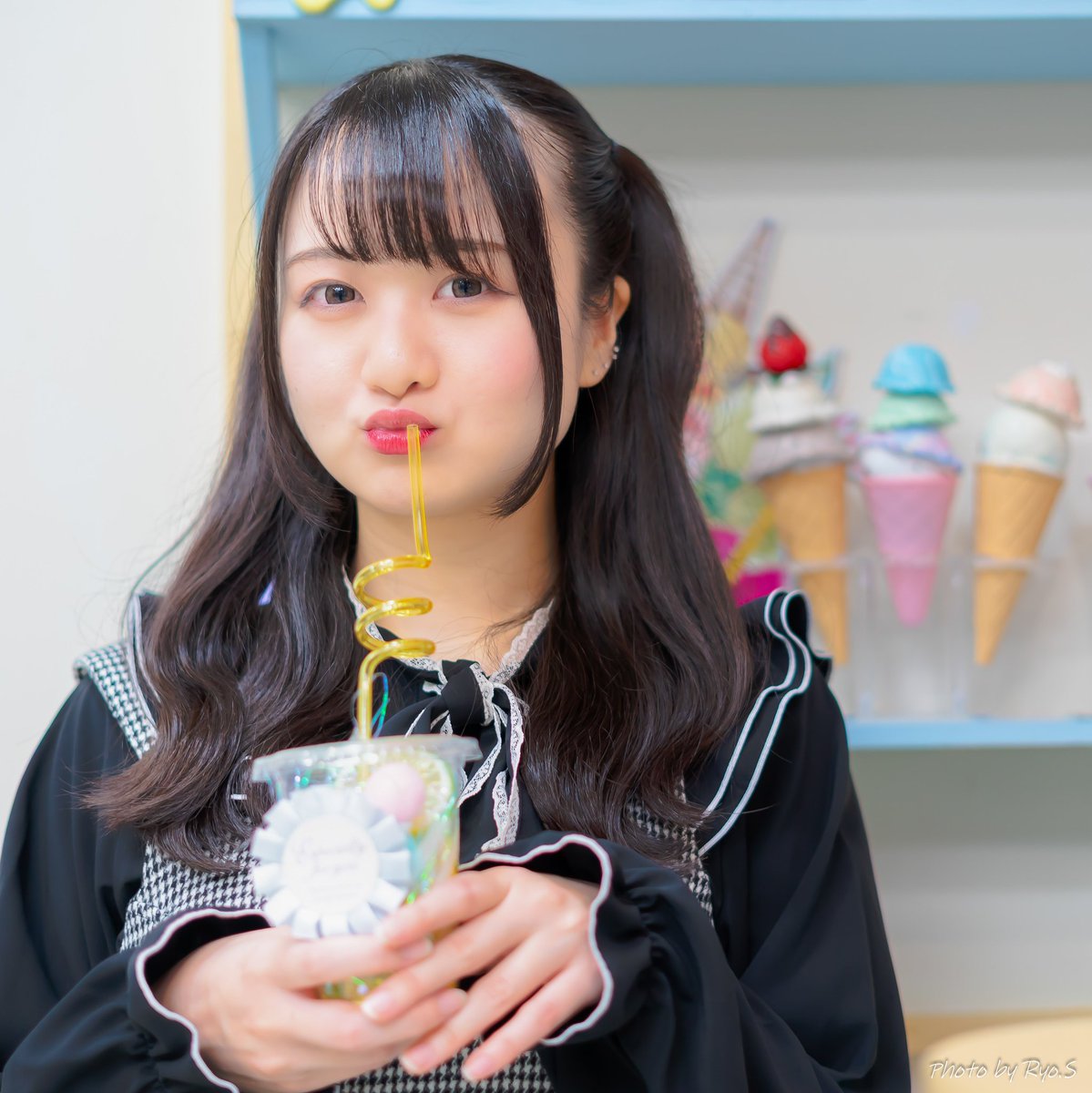 ななみさんの１枚

カワイイと綺麗が入り混じるこの感じ🩵
自分用にしまっておこうと敢えて出してなかったんですが、やはり世に出すべきかと考え改めてポストする事にしました😊

#青春のフロンティア
#ファニエポ掲載OK
#蒼瀬ななみ
#青フロ