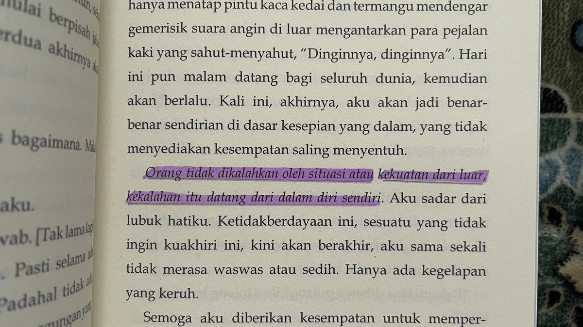 Kitchen by Banana Yoshimoto is one of my favorite books! 🍳🍴💖

Kalian para pecinta J-lit suka penasaran gak si, kenapa buku-buku Jepang itu bagus-bagus? 

In my opinion, buku-buku J-lit itu banyak menuangkan perasaan/emosi manusia yang gk semua orang “bisa ungkapin”