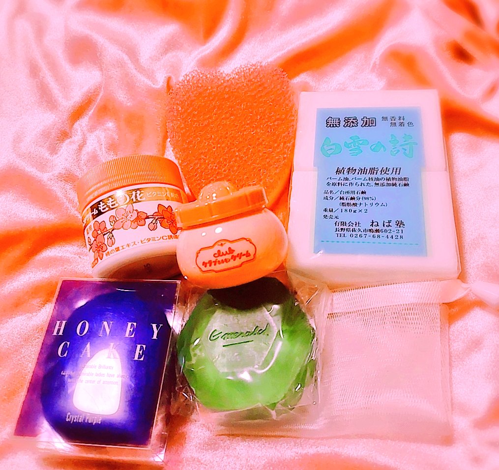 Misa_Rise's tweet photo. 固形石鹸ゃやレトロコスメ
すきなのでももの花やホルモン
クリームのプレゼント…,
超嬉しかったです🍑🍑❥

本当にありがとうですっ💟
早めの嬉しすぎﾊﾞﾚﾝﾀｲﾝ…♡ https://t.co/7ghO9fxjPT