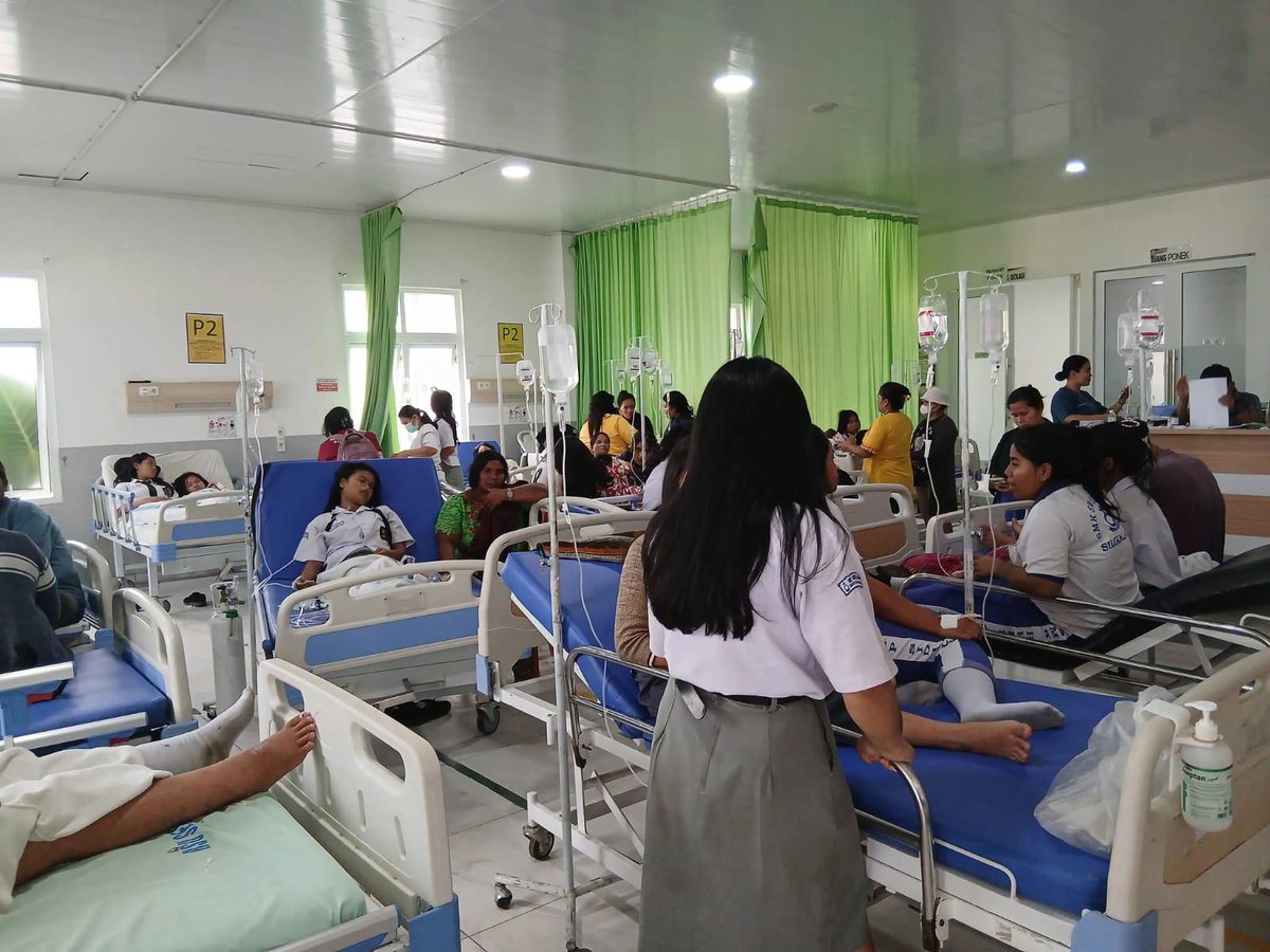 MurtadhaOne1's tweet image. Ratusan Siswa SMK HKBP Sidikalang Dairi Dilarikan ke Rumah Sakit Usai Menyantap MBG Beracun

Selasa 10 Februari 2026