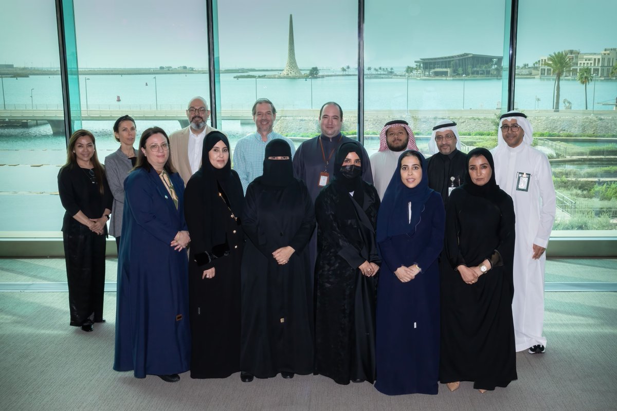 في إطار الشراكة الاستراتيجية بين الجامعتين، استقبلت كاوست وفدًا من الخبراء والباحثين المتخصصين في الذكاء الاصطناعي من <a href="/kauedu_sa/">جامعة الملك عبدالعزيز</a>، بقيادة مركز التميّز البحثي في الذكاء الاصطناعي وعلوم البيانات.
وهدفت الزيارة إلى تعزيز الحوار حول فرص التعاون، ومواءمة أولويات البحث، واستكشاف مجالات